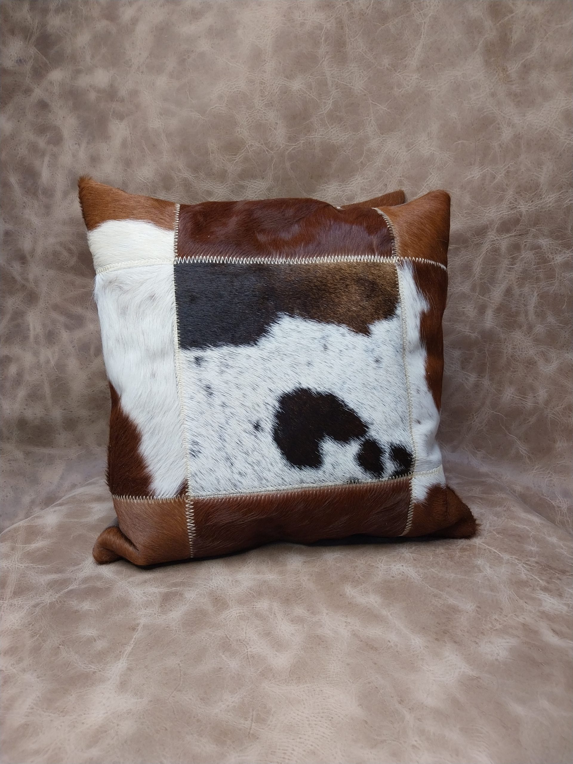 funda cojín cuero con pelo 40x40 cm aprox. - Image 2