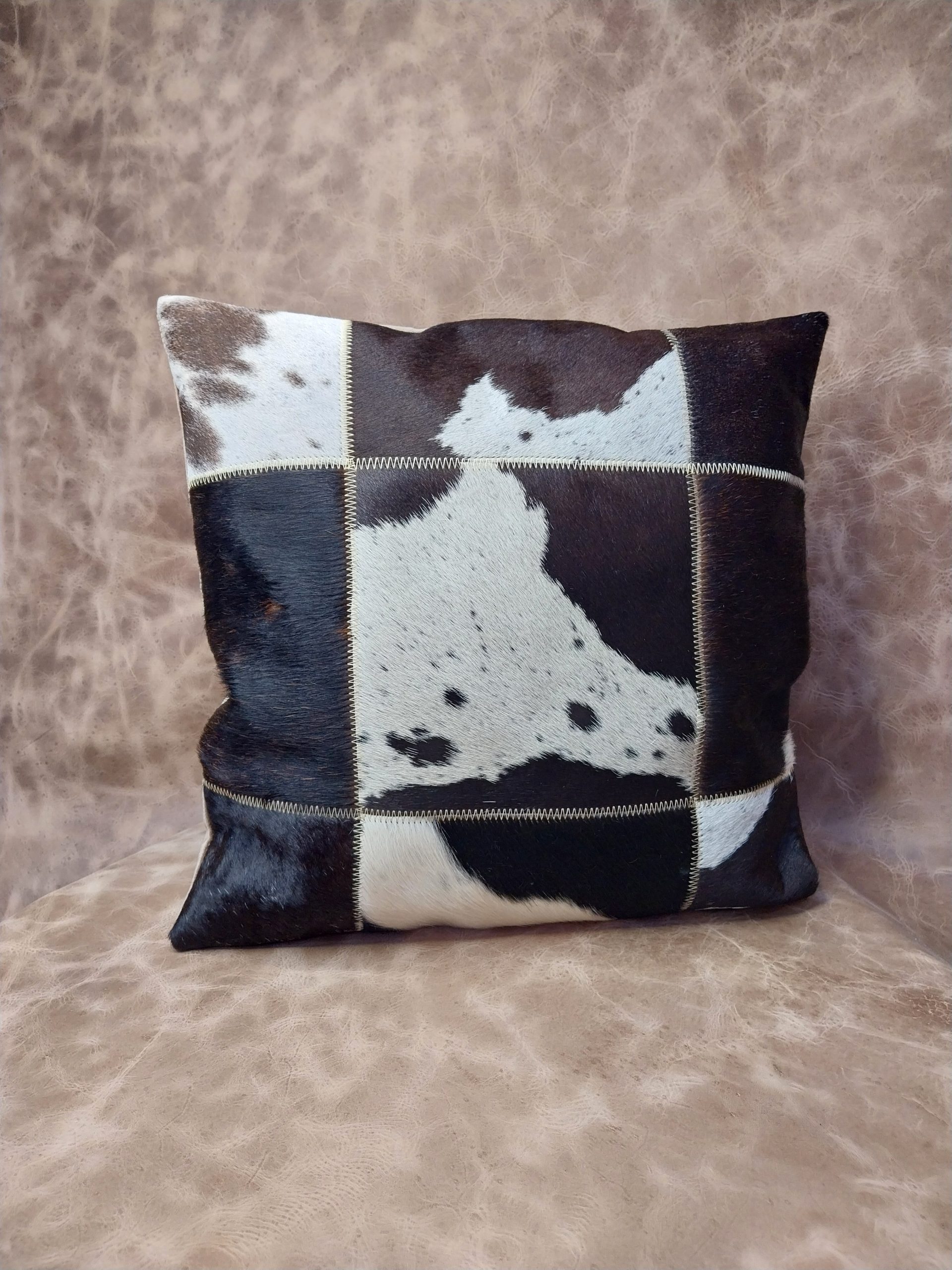 Funda cojín 45x45 cm aprox cuero vacuno - Imagen 2