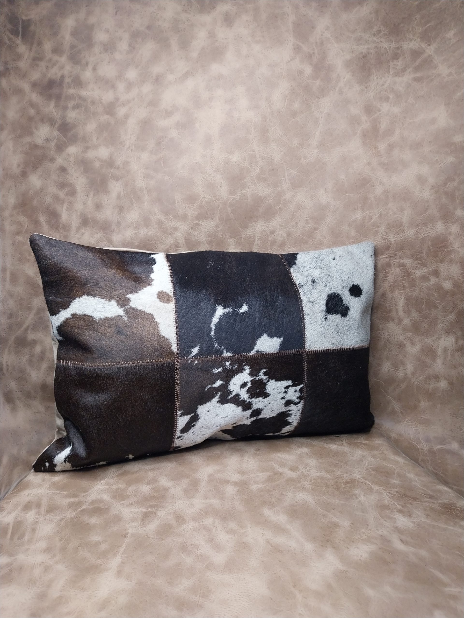 Funda de cojín vacuno 60x40 cm aprox - Imagen 2